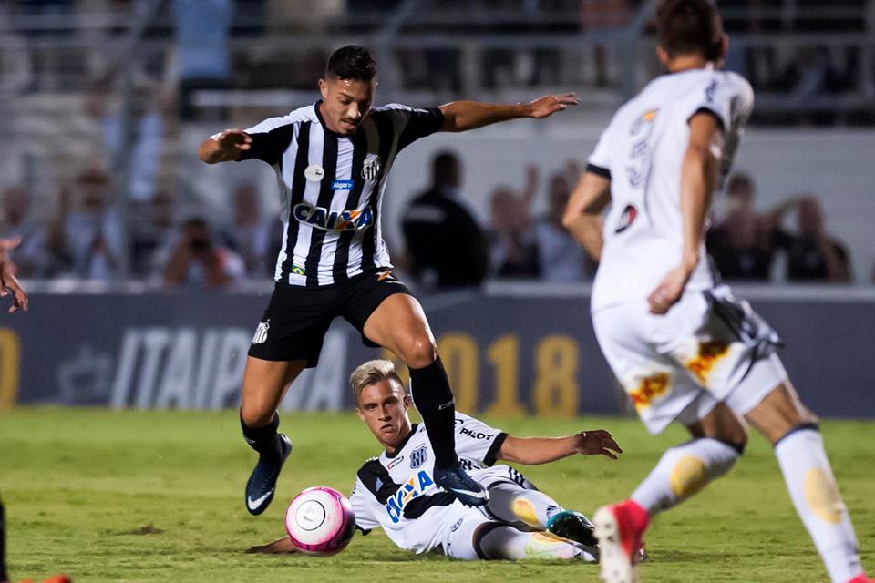 Santos derrota a Ponte Preta de virada em Campinas/Créditos: Ivan Storti_Santos Futebol Clube Santos derrota a Ponte Preta de virada em Campinas